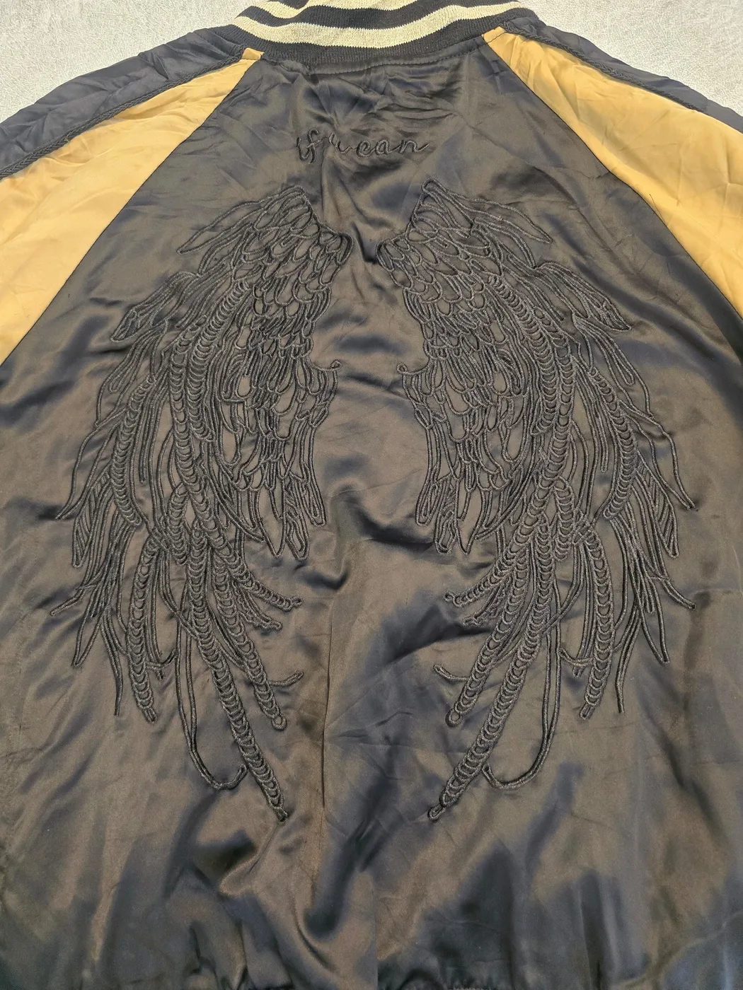 .جاكيت سوكاجان (Sukajan Jacket) وهو النمط الياباني التقليدي الشهير لسترات البومبر التذكارية اسود وذهبي مقاس M - صورة 3