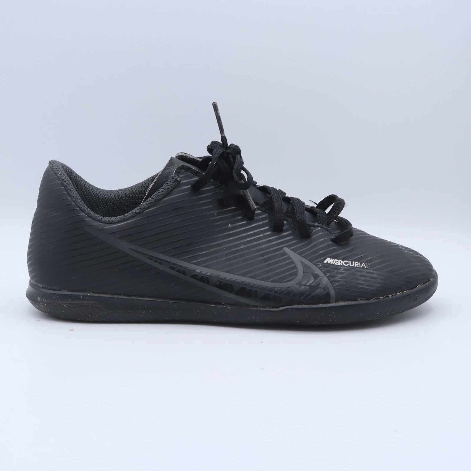 قياس ٣٧ ونص حذاء نايكي ميركوريال رياضي | Nike Mercurial Athletic Shoe