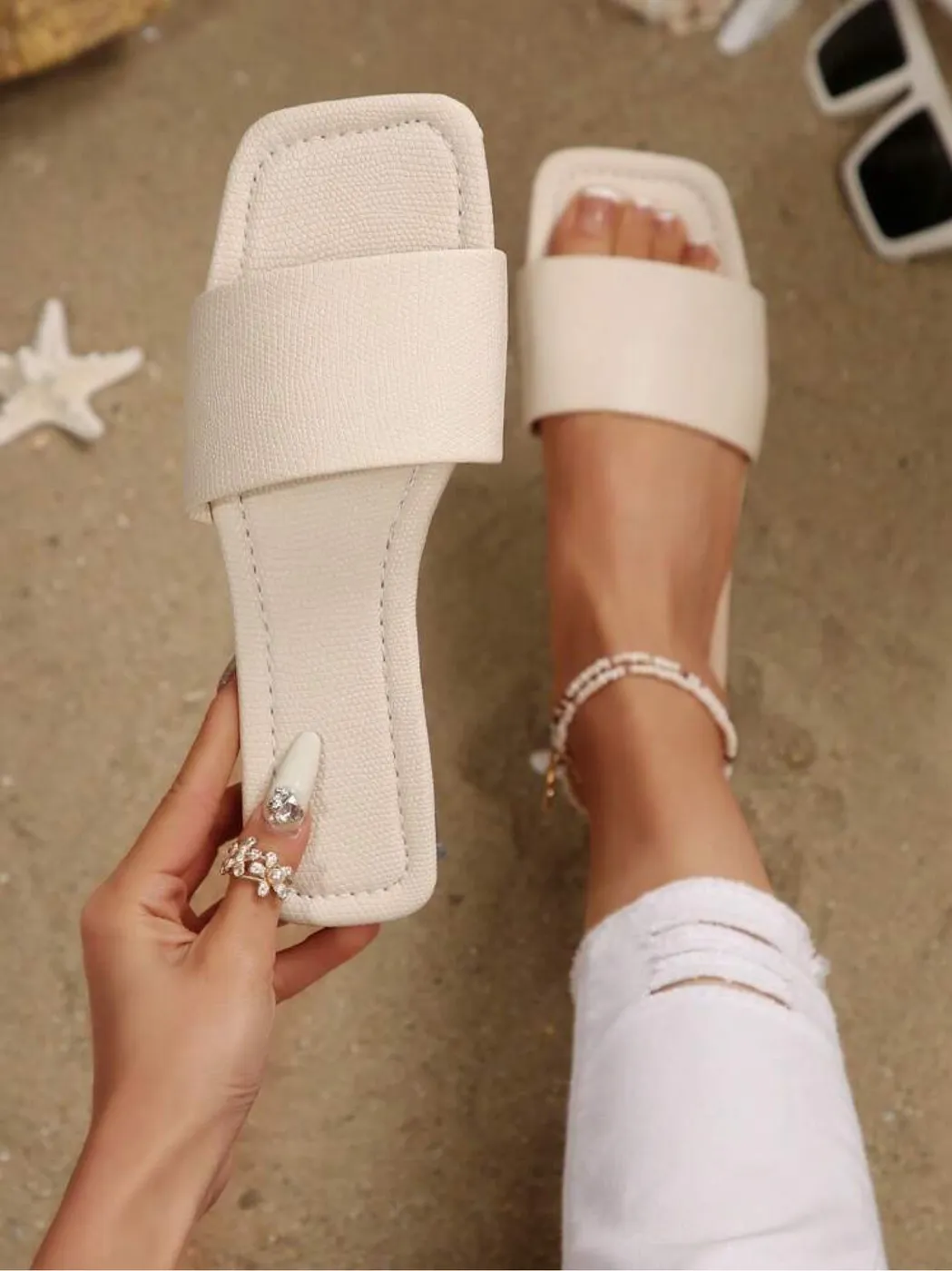 نعال نسائي لون أوف وايت بتصميم عصري | Women's Off-White Modern Slide Sandals