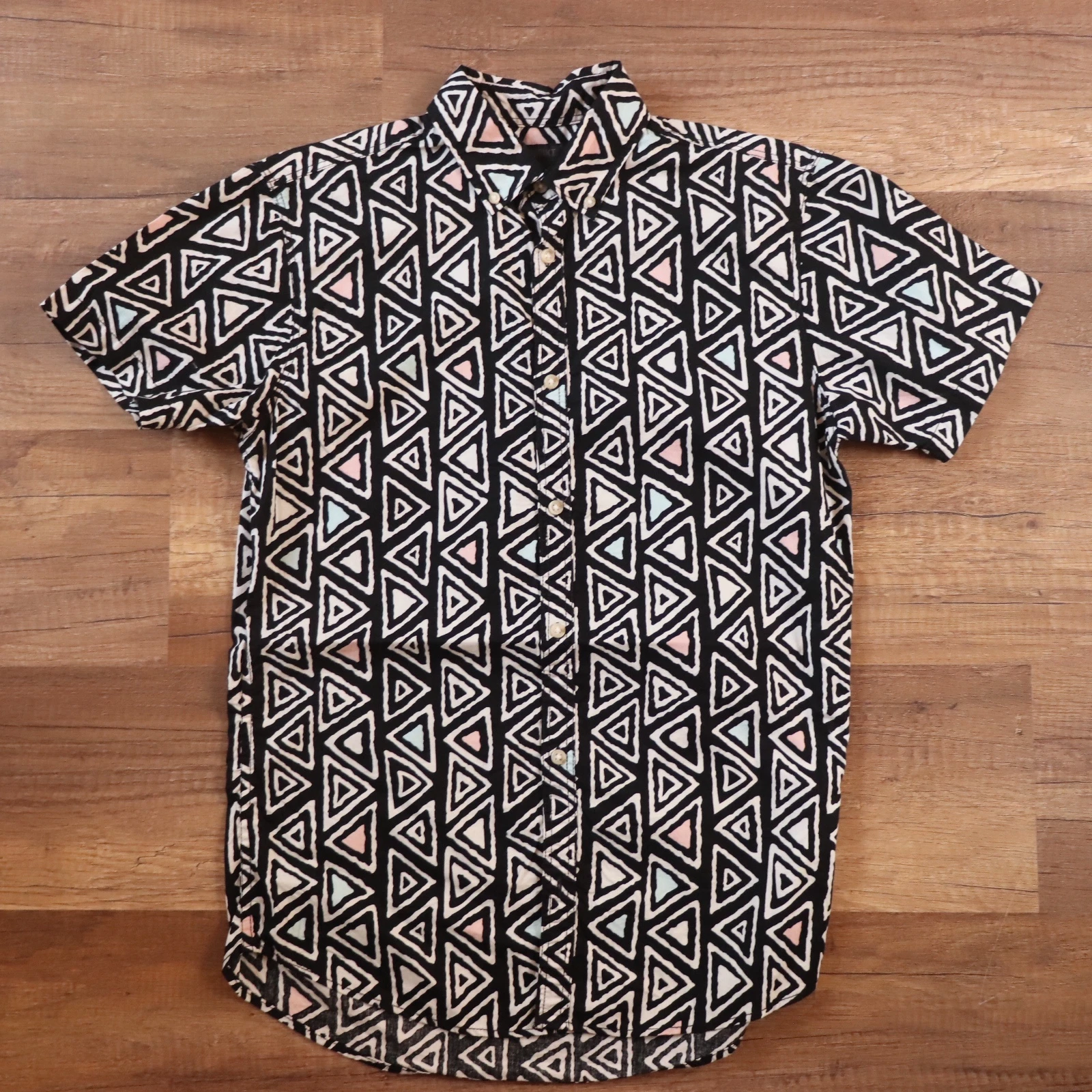 قميص بنقشة مثلثات ملونة | Colorful Triangle Pattern Shirt