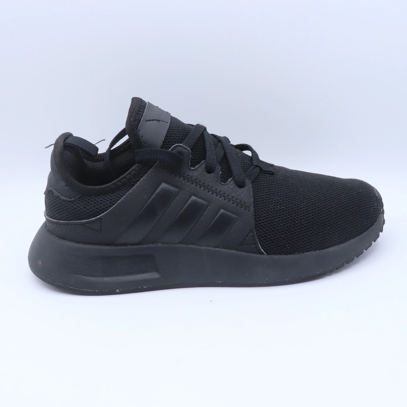 حذاء رياضي أديداس أسود | Adidas Black Athletic Shoe