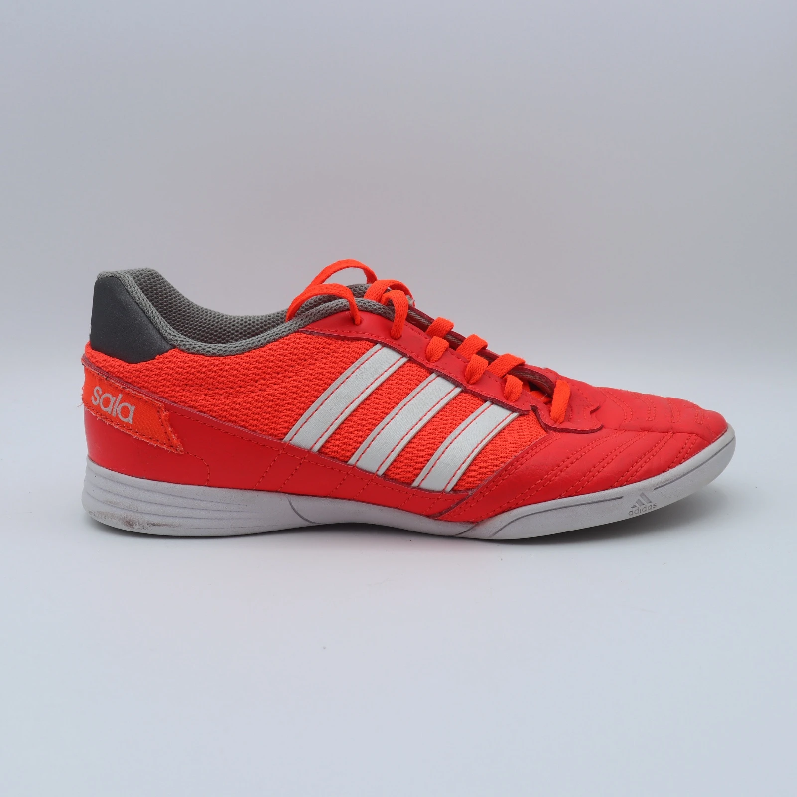 قياس ٣٧ ونص حذاء أديداس سالا | Adidas Sala Shoe