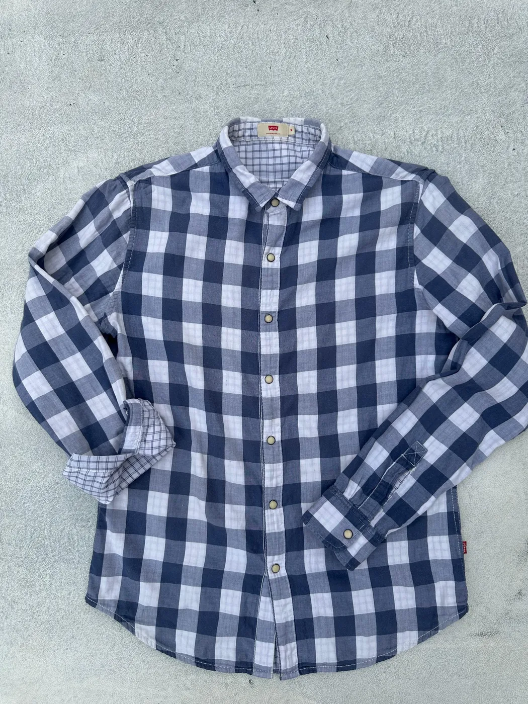 قميص من Levis قياس m