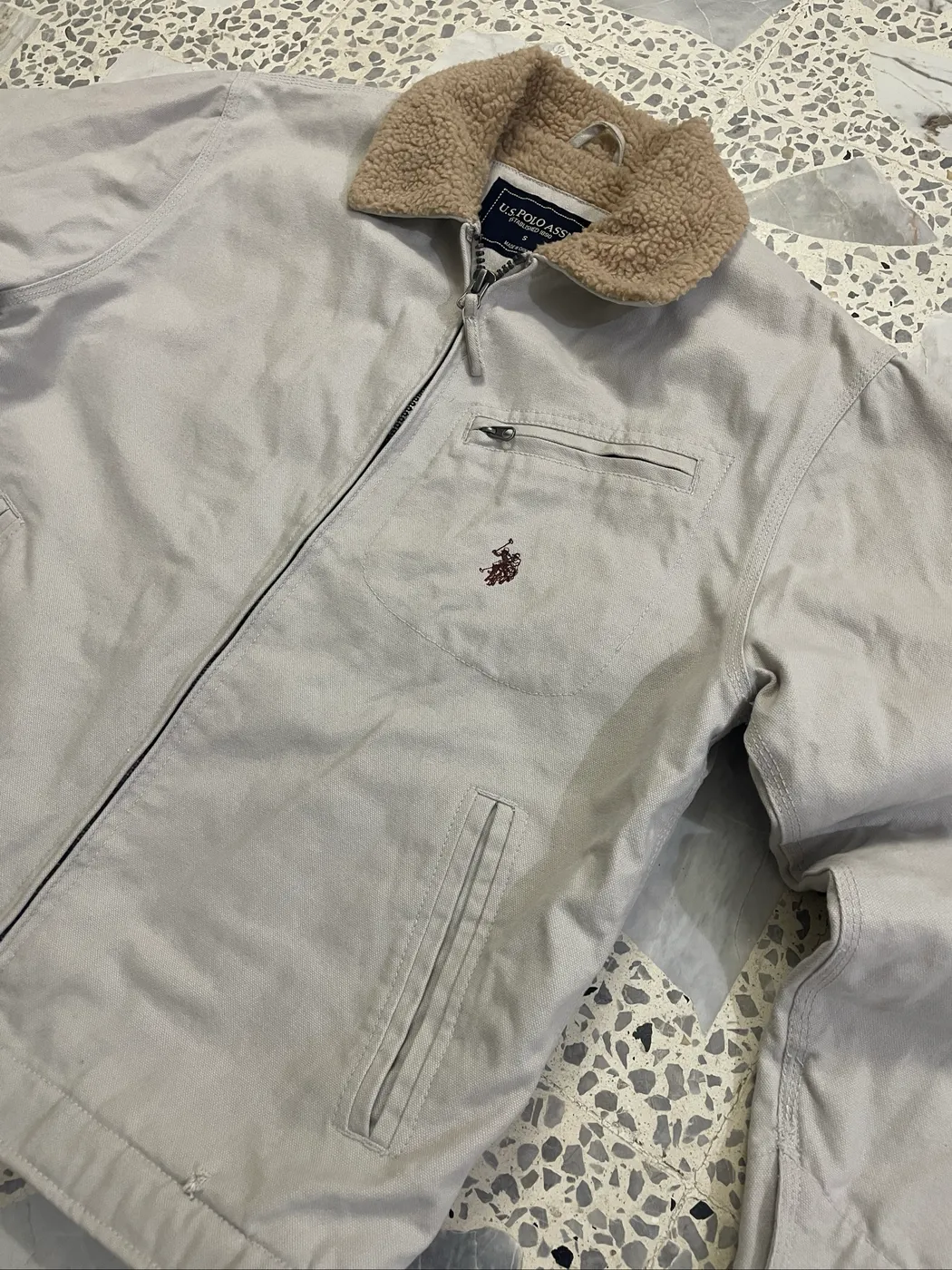 جاكيت أصلي U.S. Polo Assn. فخم بياقة وداخل فرو - صورة 2
