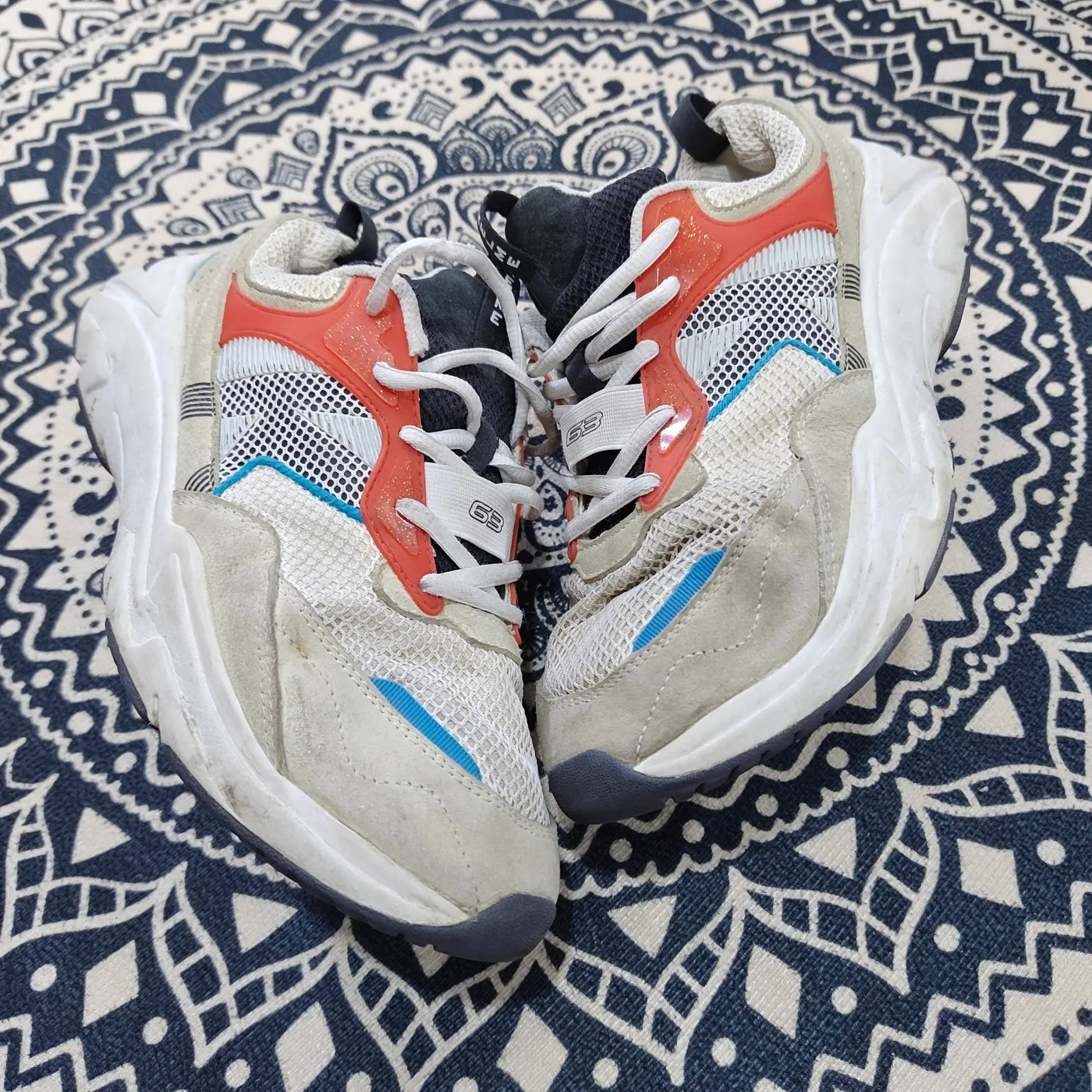 حذاء رياضي ماركه KELME