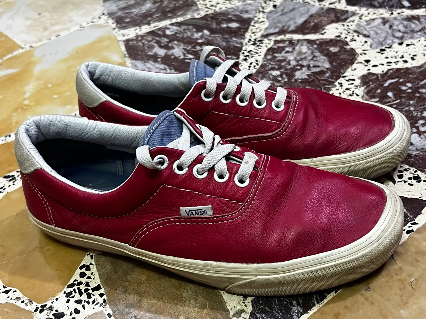 حذاء VANS