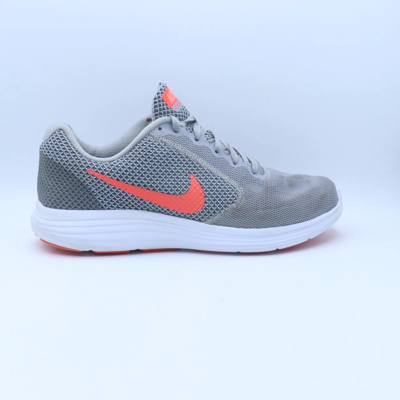 حذاء نايكي ريڤولوشن رياضي | Nike Revolution Athletic Shoe
