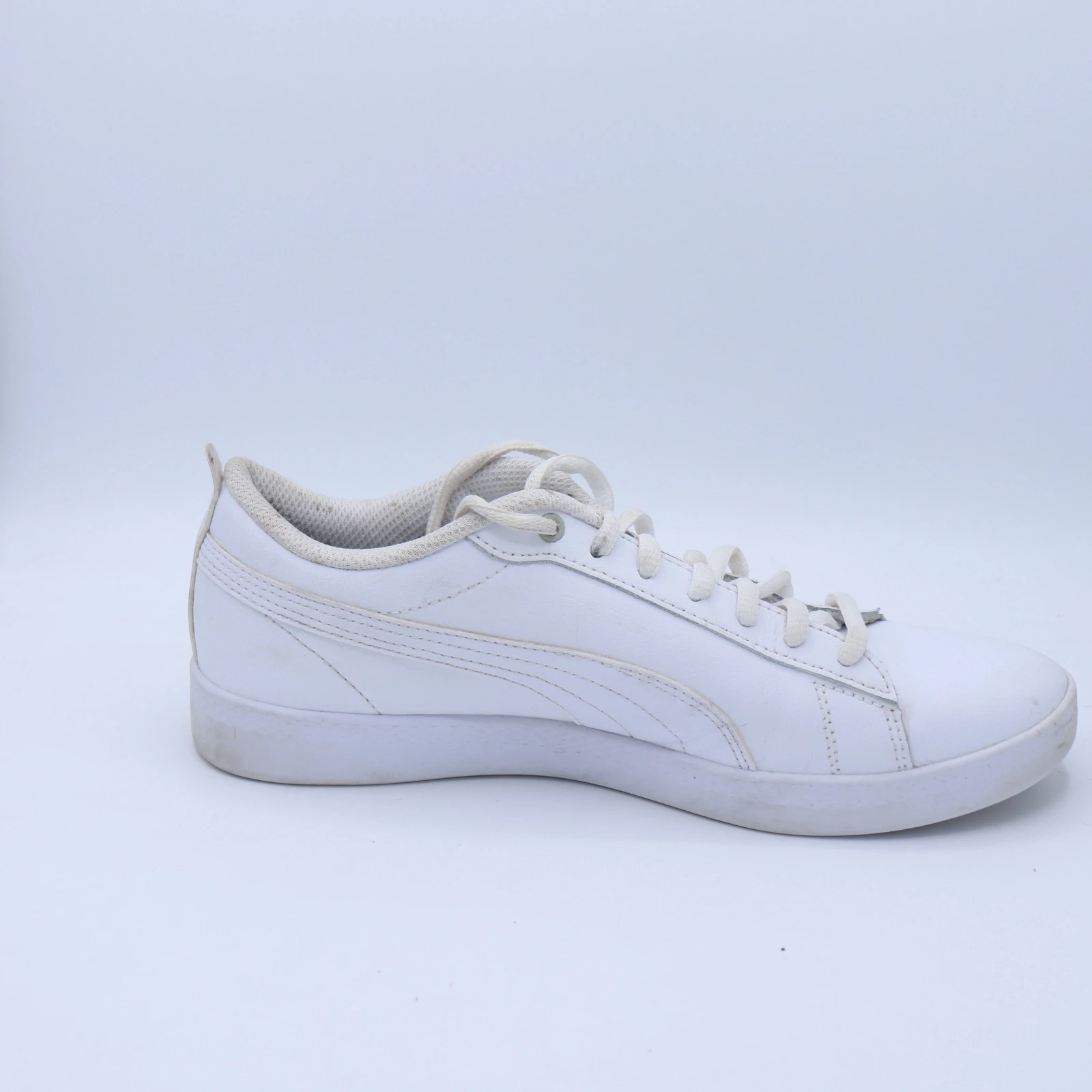 حذاء رياضي بوما أبيض | White Puma Sneaker
