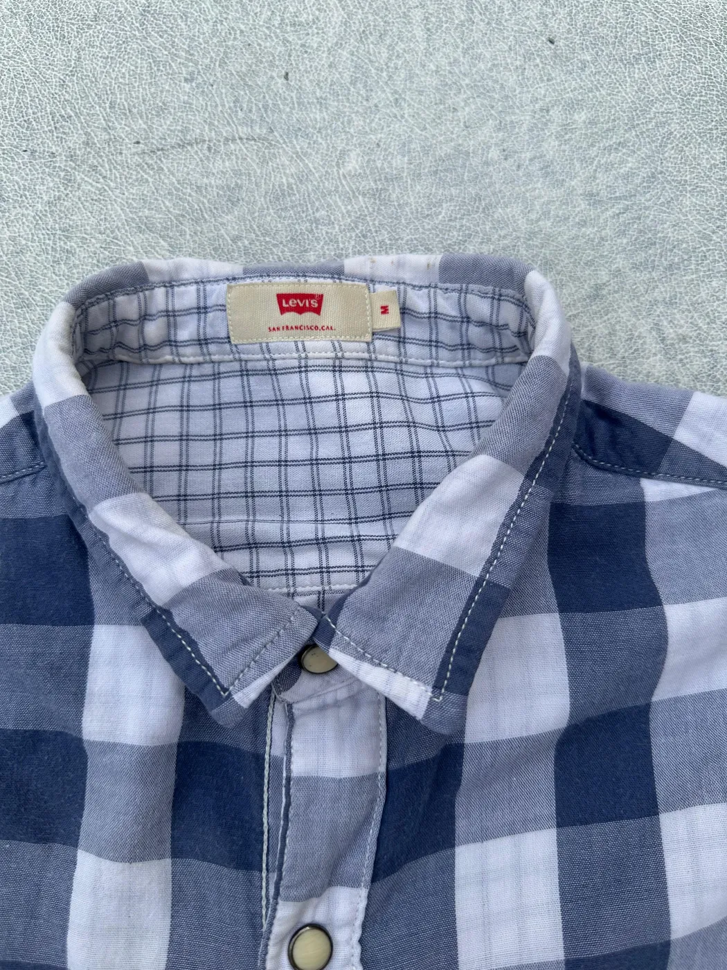 قميص من Levis قياس m - صورة 2