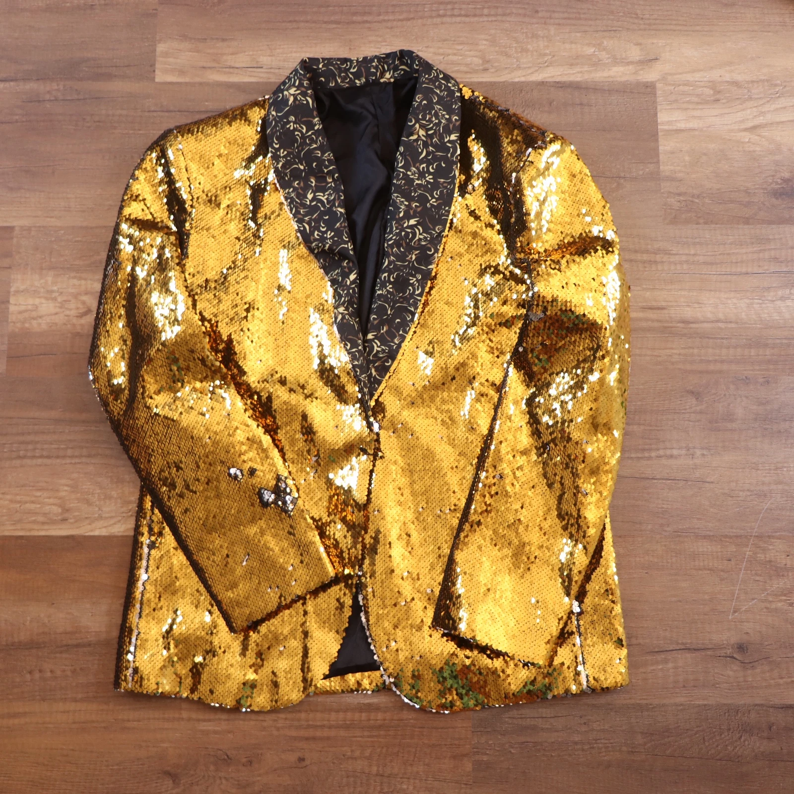جاكيت ترتر ذهبي | Gold Sequin Jacket