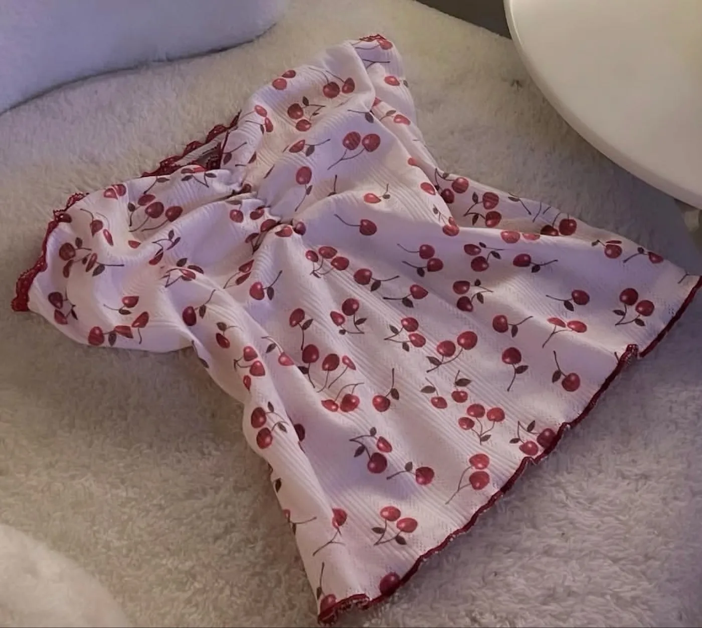 بلوزة نسائية بنقشة كرز