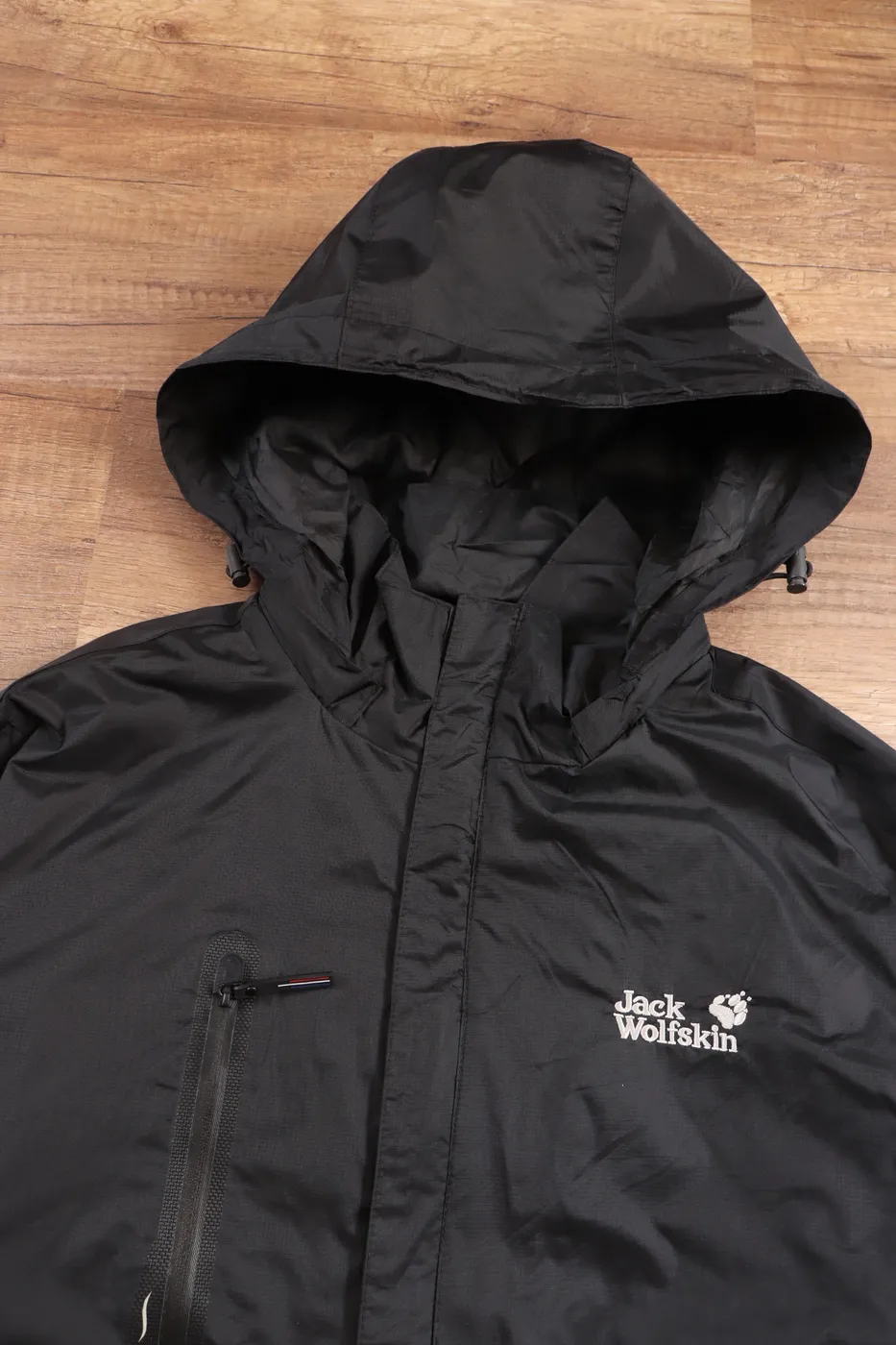 جاكيت Jack Wolfskin أسود بقبعة - صورة 3