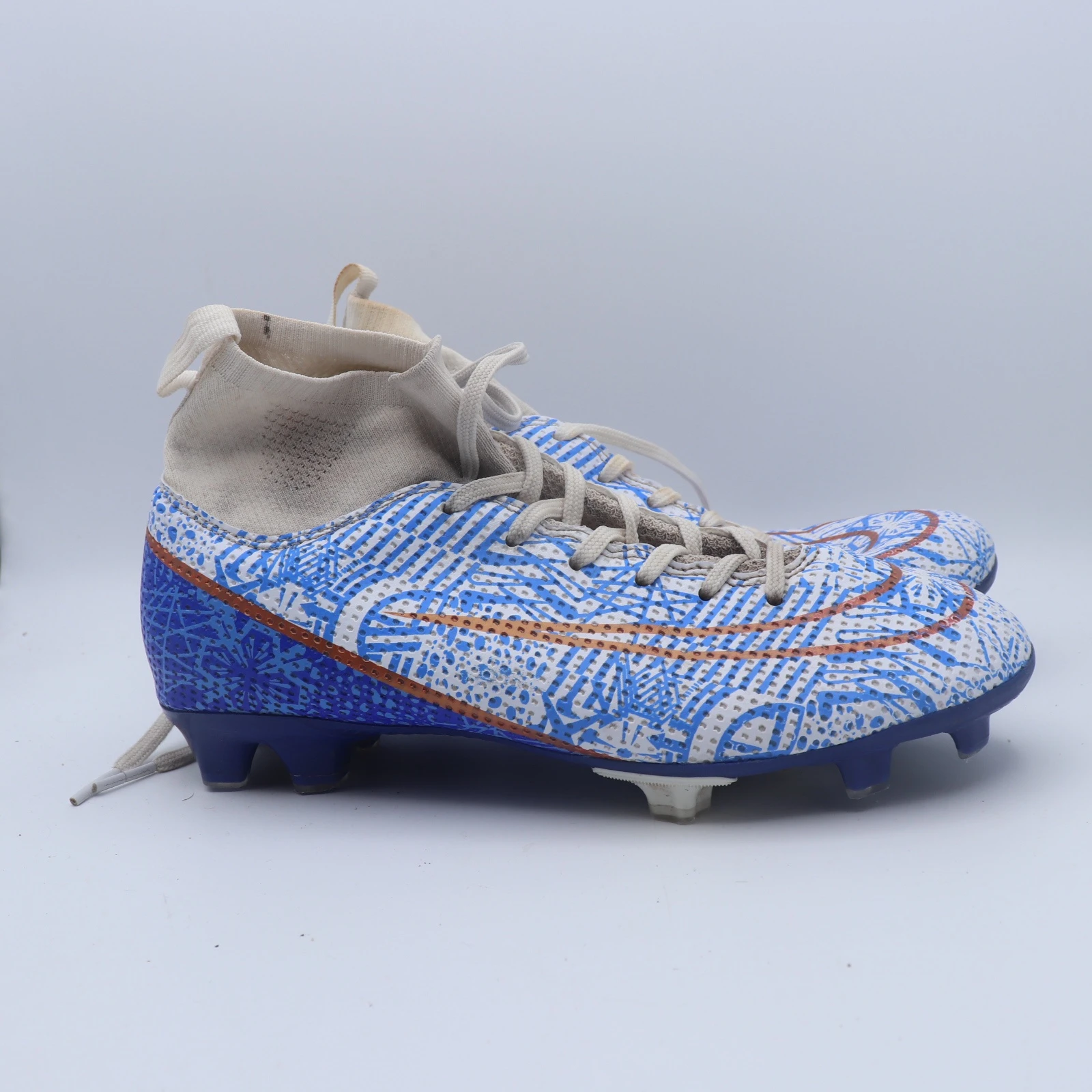 حذاء كرة قدم بنقشة مميزة | Unique Pattern Football Boots