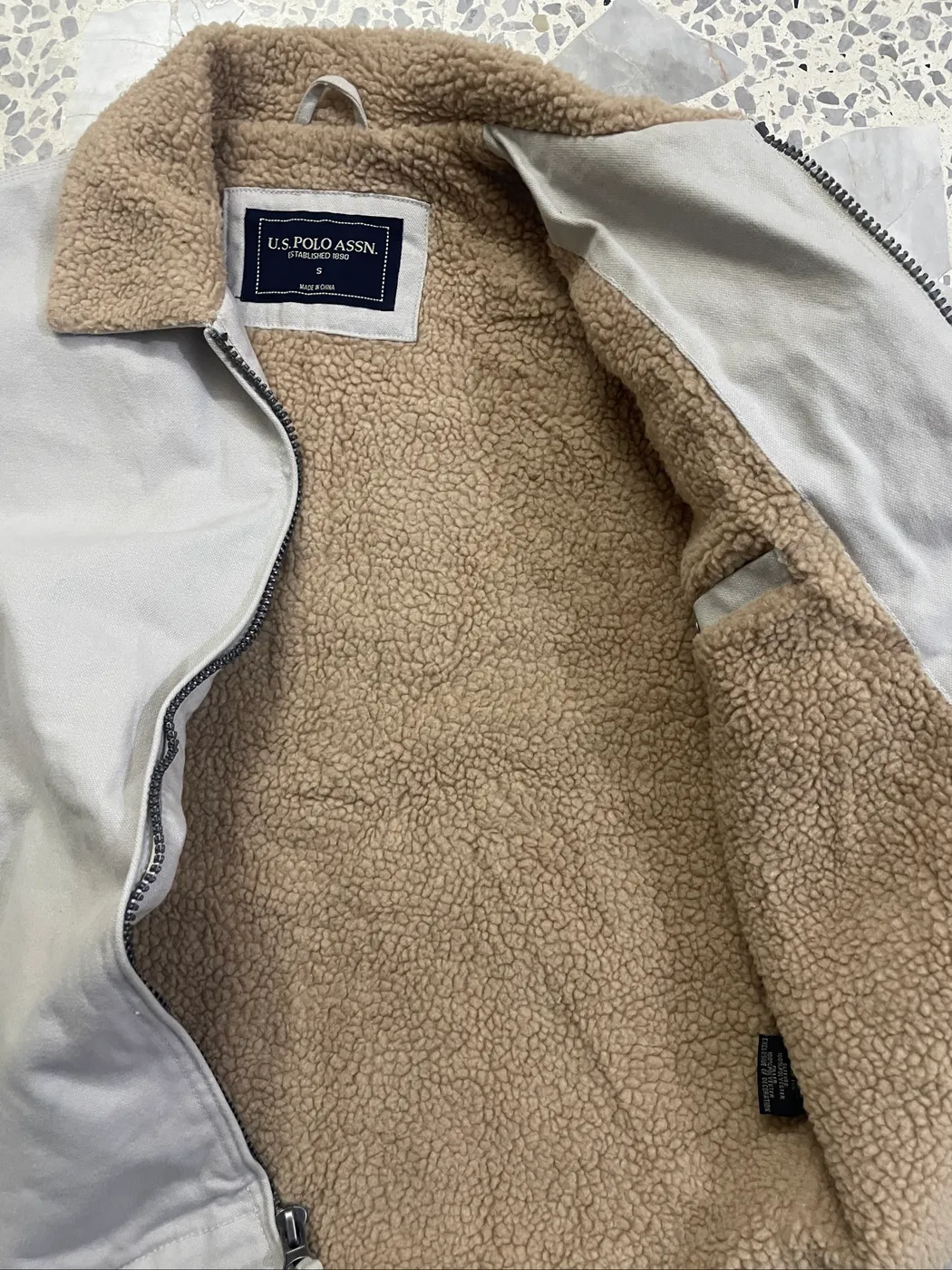 جاكيت أصلي U.S. Polo Assn. فخم بياقة وداخل فرو - صورة 3