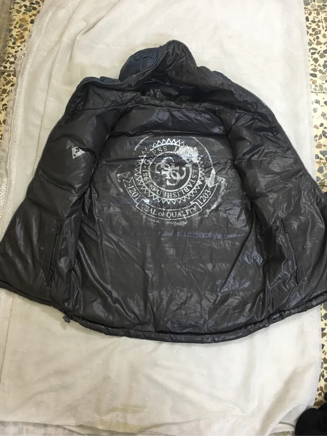 سترة كيس مبطنة بقبعة | Guess Hooded Puffer Vest - صورة 4