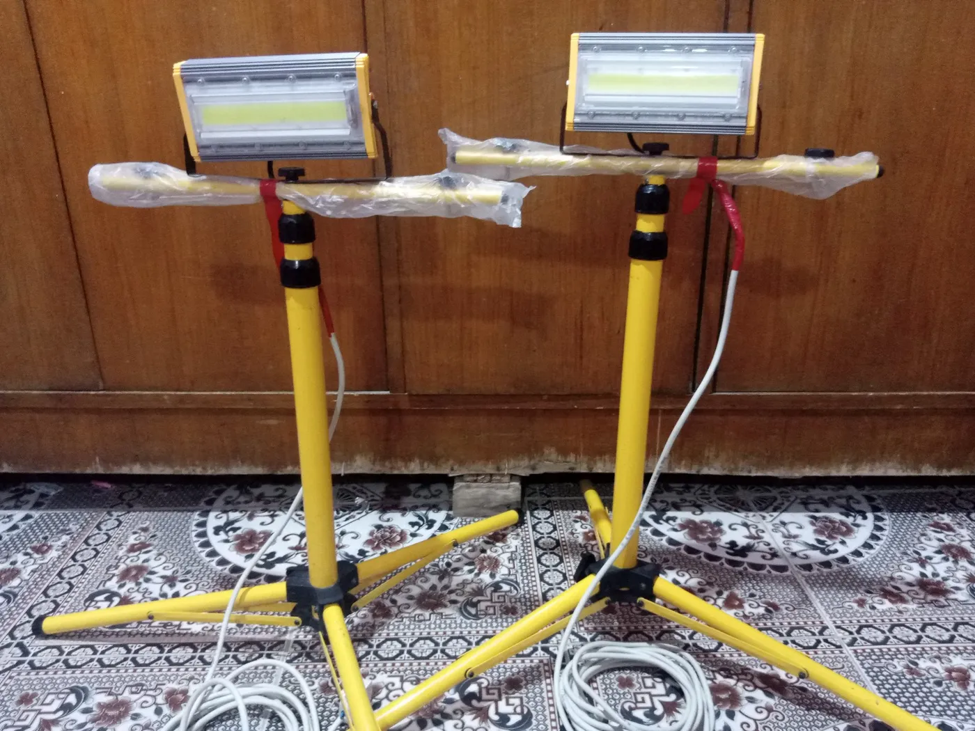 📌 للبيع طقم إضاءات LED Flood Light