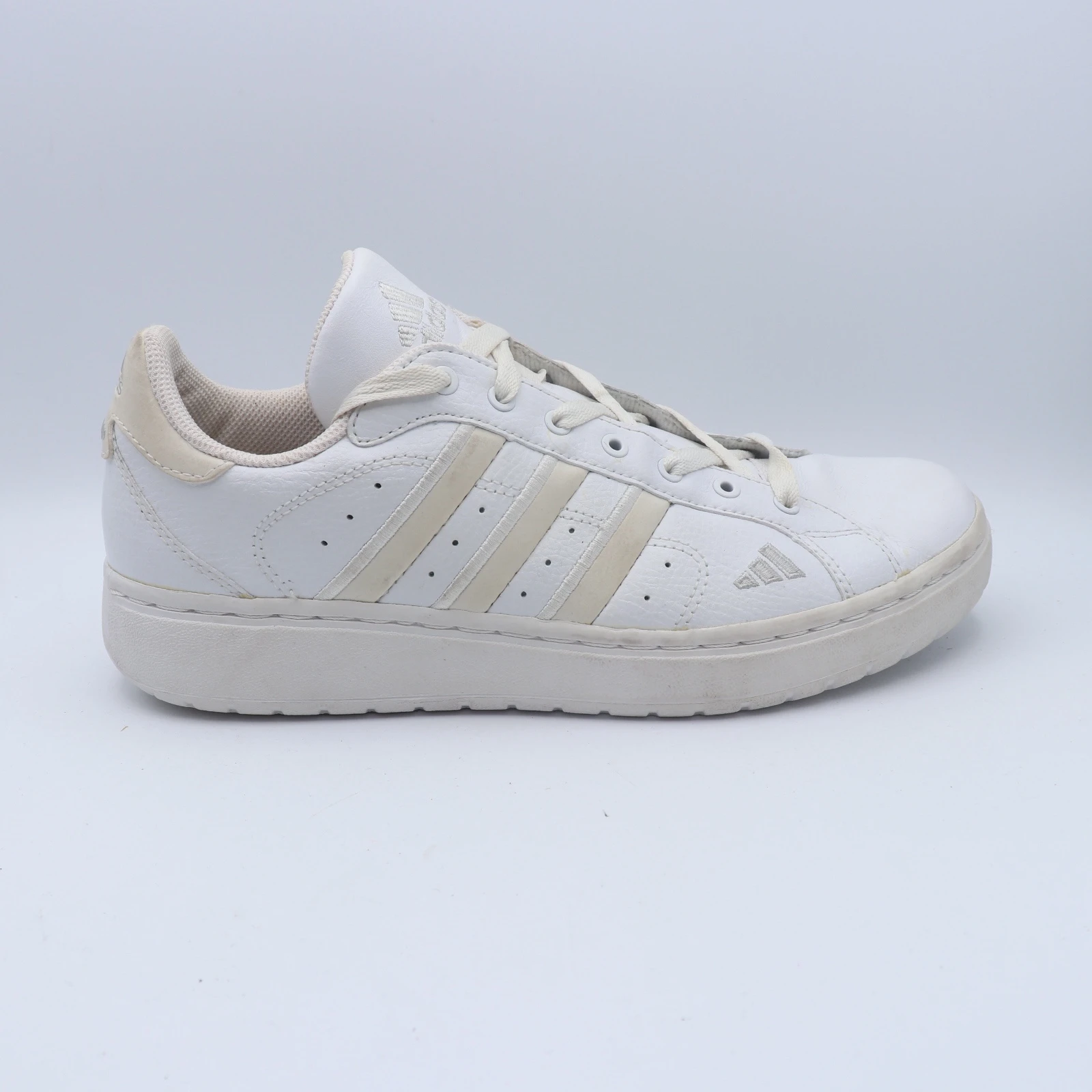 حذاء أديداس رياضي أبيض | Adidas White Athletic Shoe