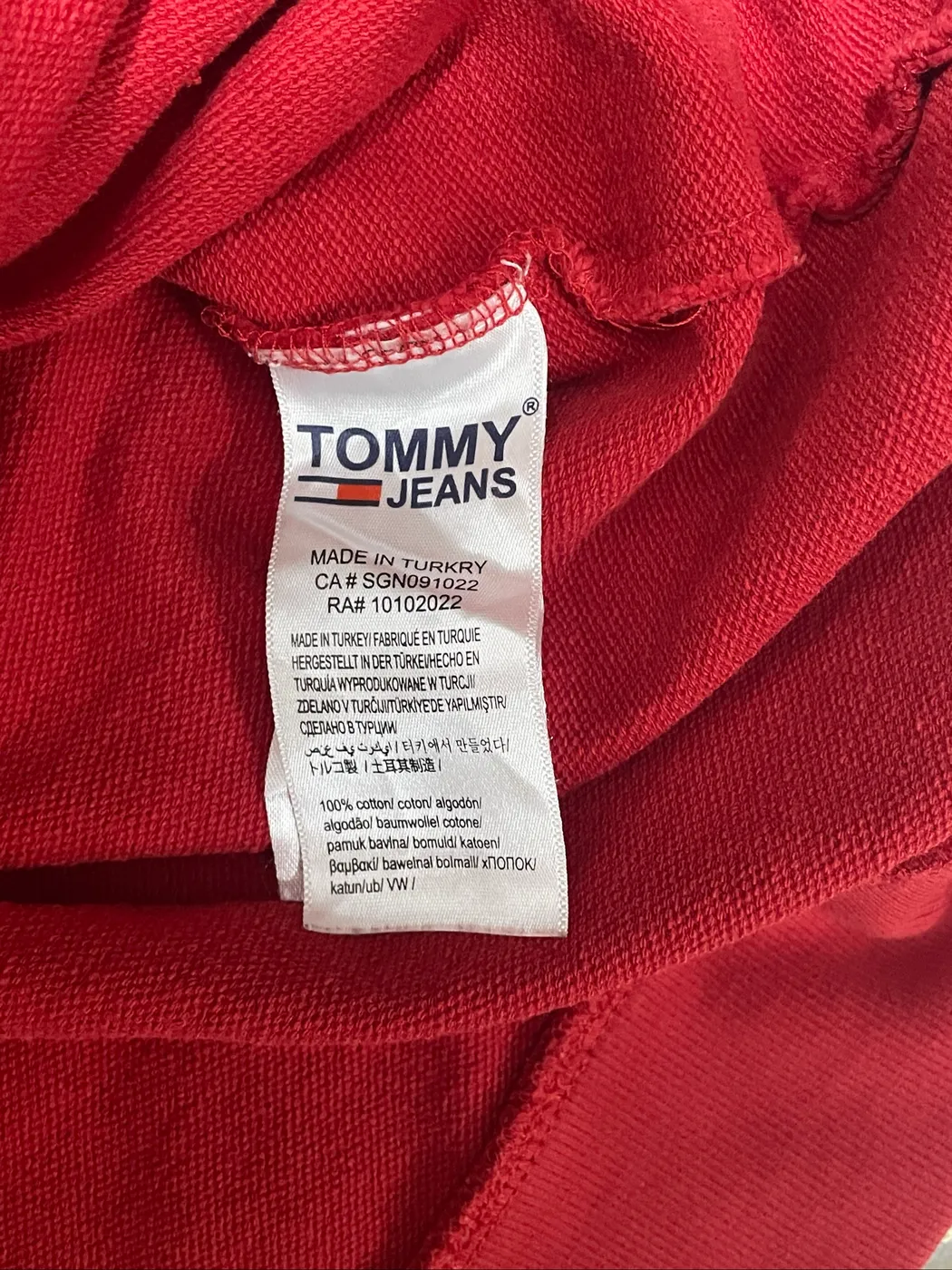 هوديي باللون الأحمر من علامة تومي جينز (Tommy Jeans) - صورة 4