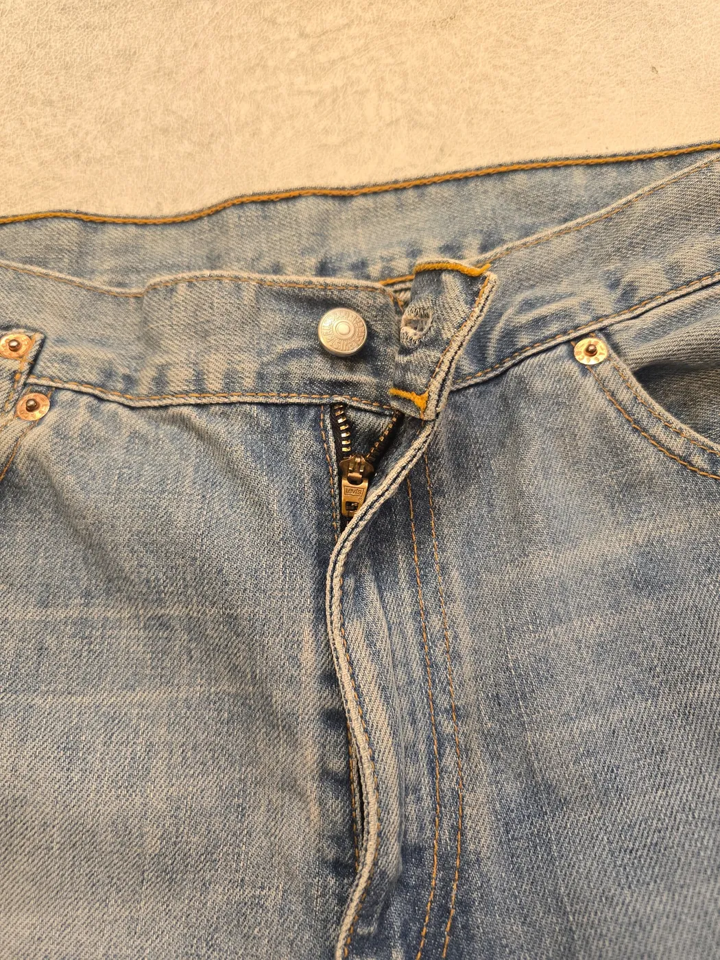 بنطرون جينز من شركة Levis - صورة 3