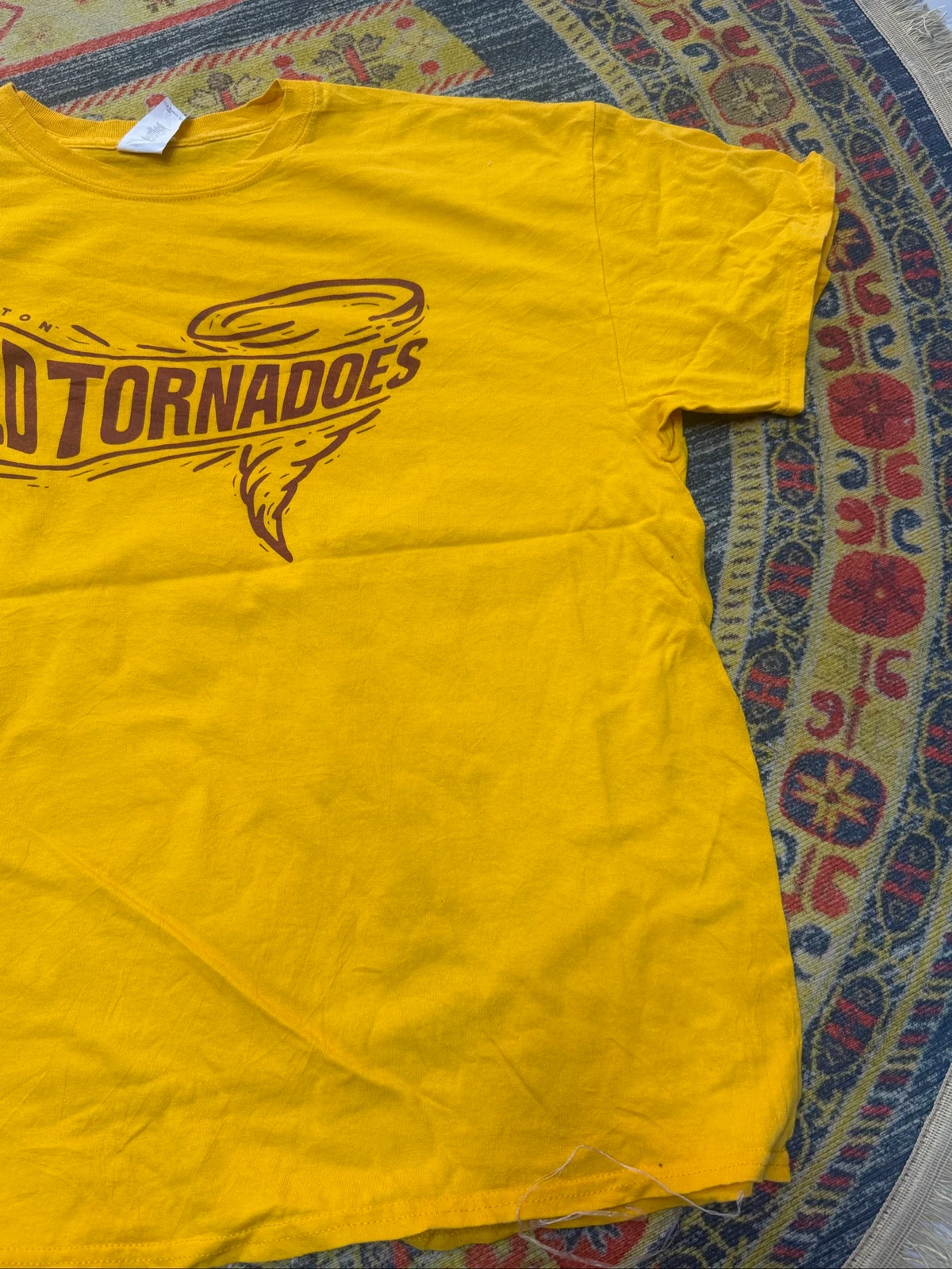قميص تيشيرت جيلدان بطبعة Tornadoes | Gildan T-Shirt with Tornadoes Print