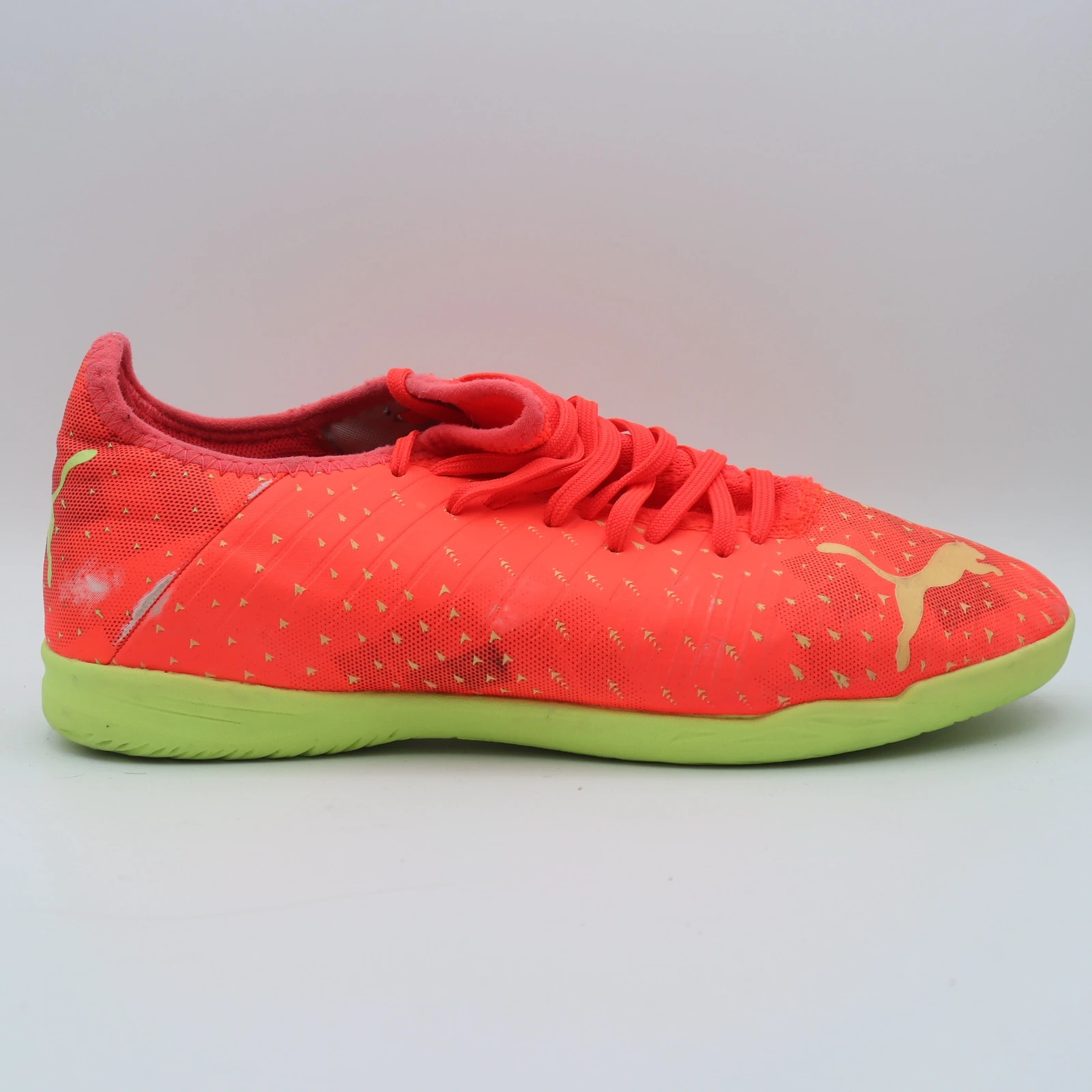 قياس ٤٠ حذاء بوما رياضي داخلي | Puma Indoor Athletic Shoe