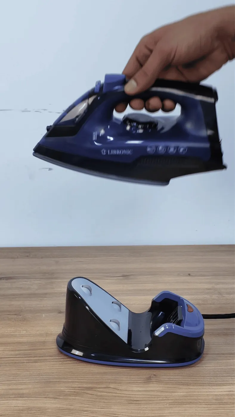 مكواة بخارية لاسلكية LUBRONIC CC-100C - صورة 2