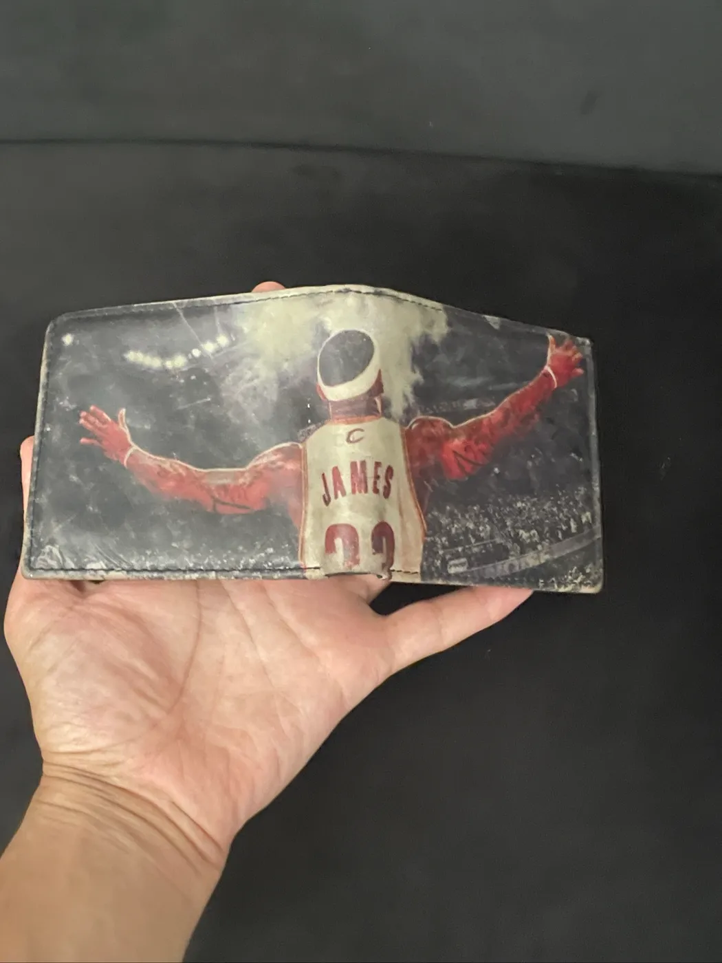 محفظة جلدية لنجم كرة السلة ليبرون جيمس 🏀🔥