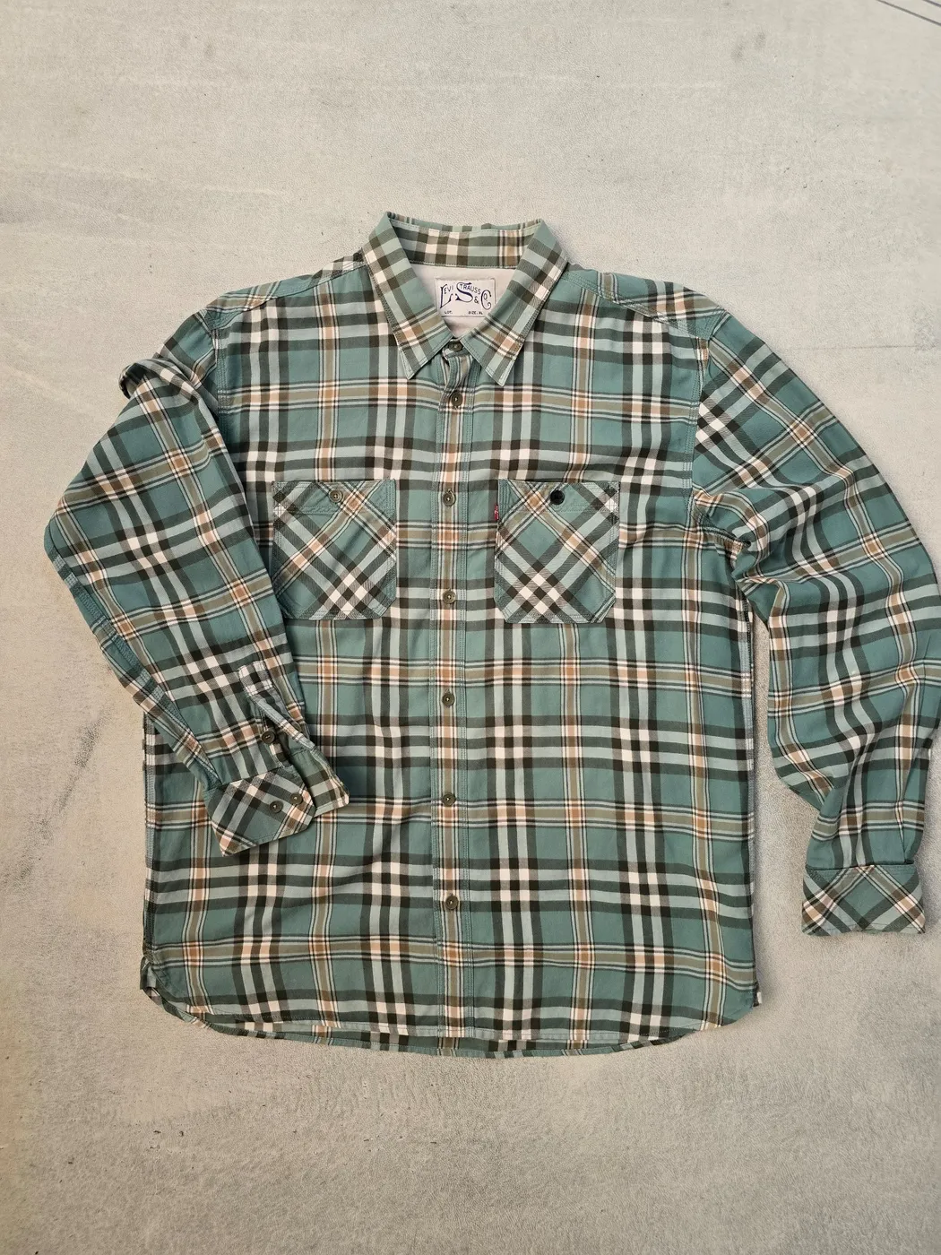 قميص كاروهات من شركة Levis