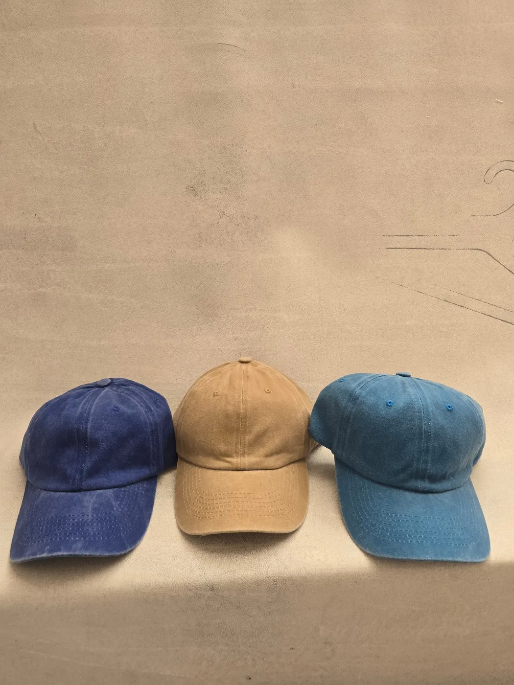 قبعات بيسبول سادة | Plain Baseball Caps in Three Colors