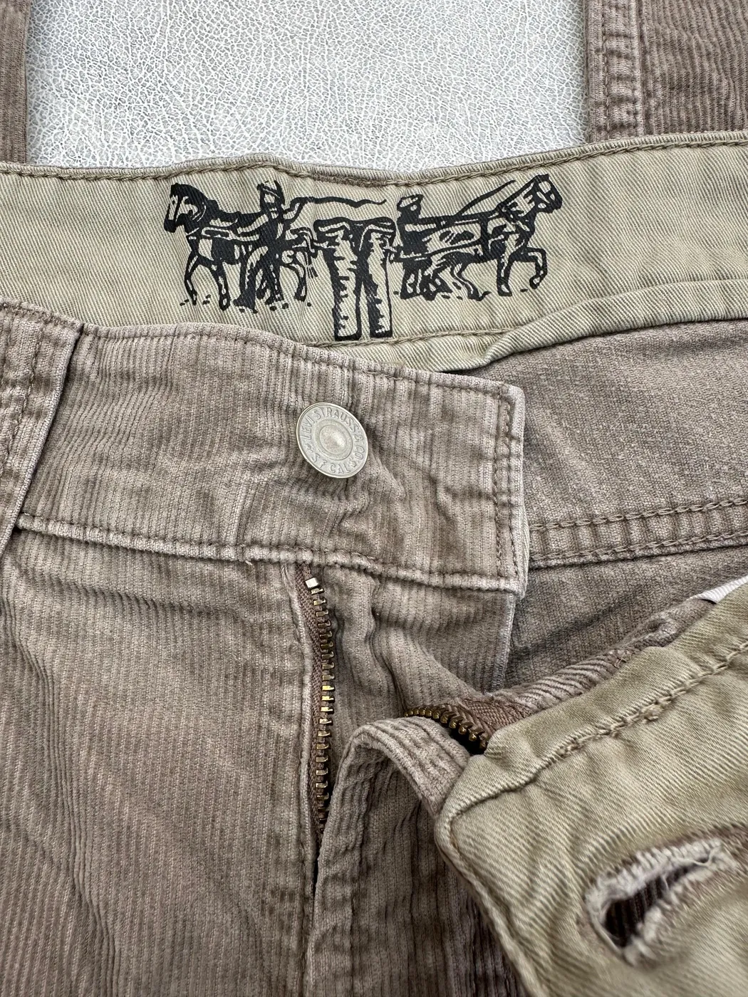 بنطرون كوردوروي من Levis