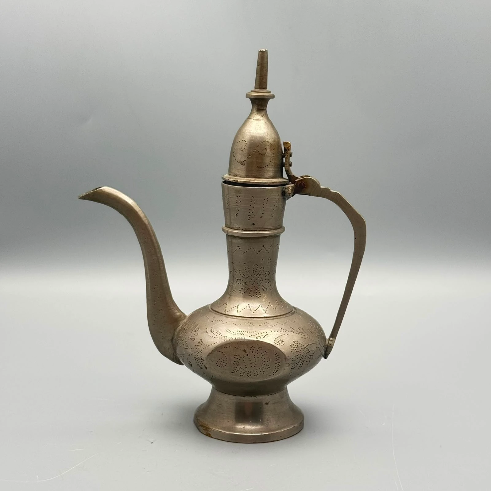 إبريق معدني قديم مزخرف | Ornate Vintage Metal Ewer