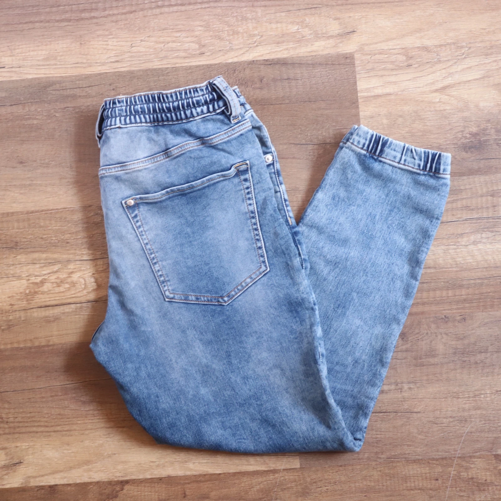 H&M JEANS - MIDUM جينز H&M مطاطي نسائي