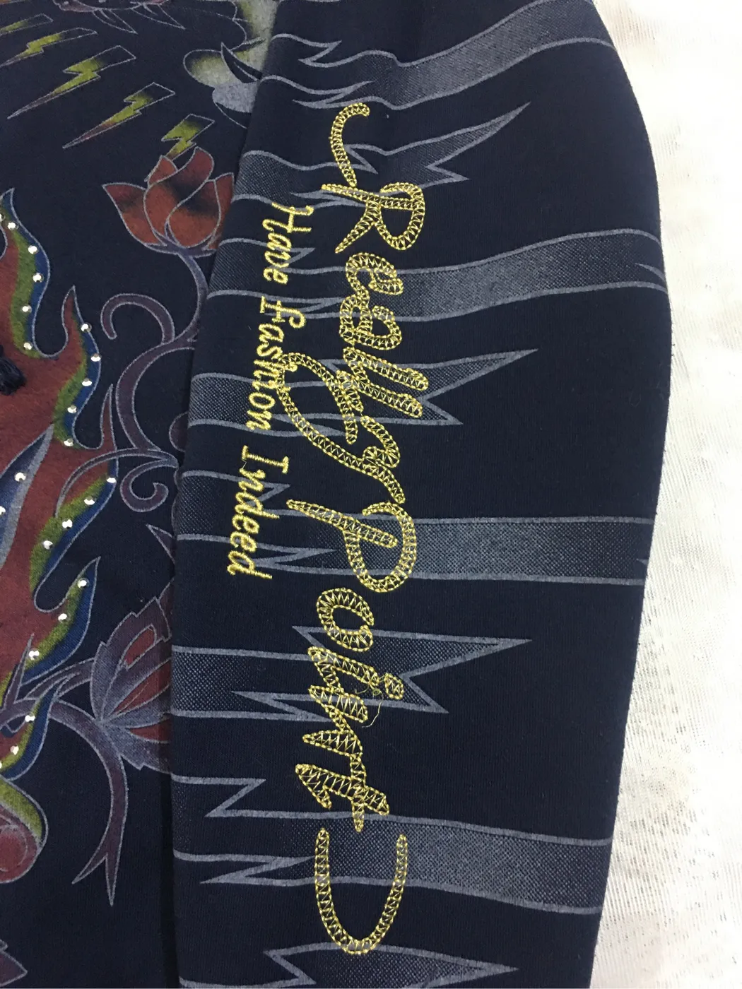هودي Ed Hardy بتصميم مميز - صورة 4