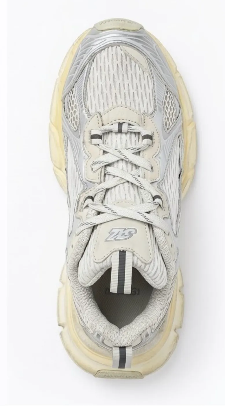 حذاء بالنسياغا (Balenciaga)
