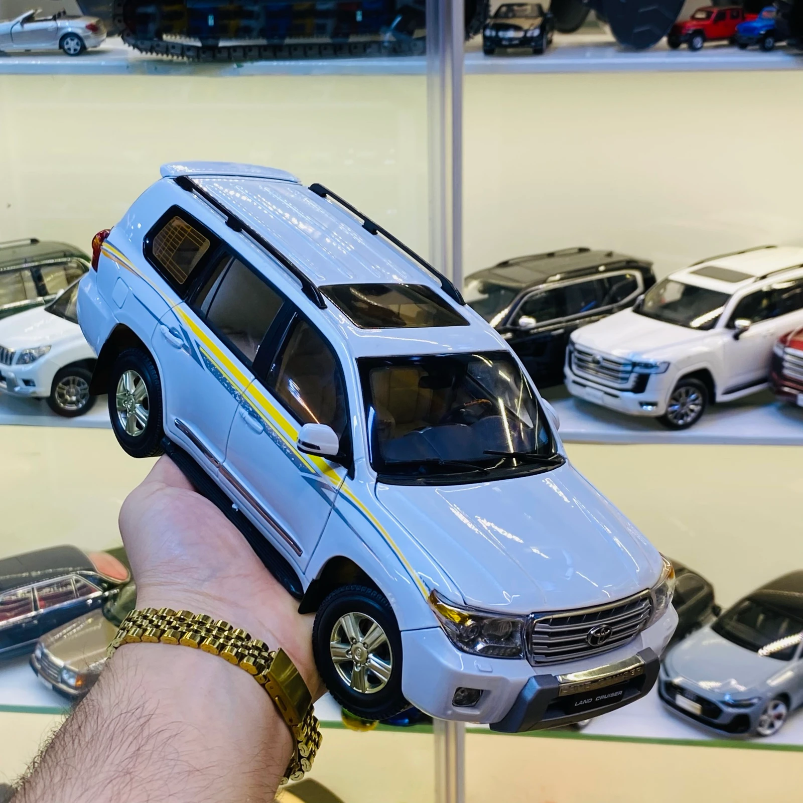 مۆدێلی ئۆتۆمبێلی تۆیۆتا لاند کروزەر | Toyota Land Cruiser Model Car