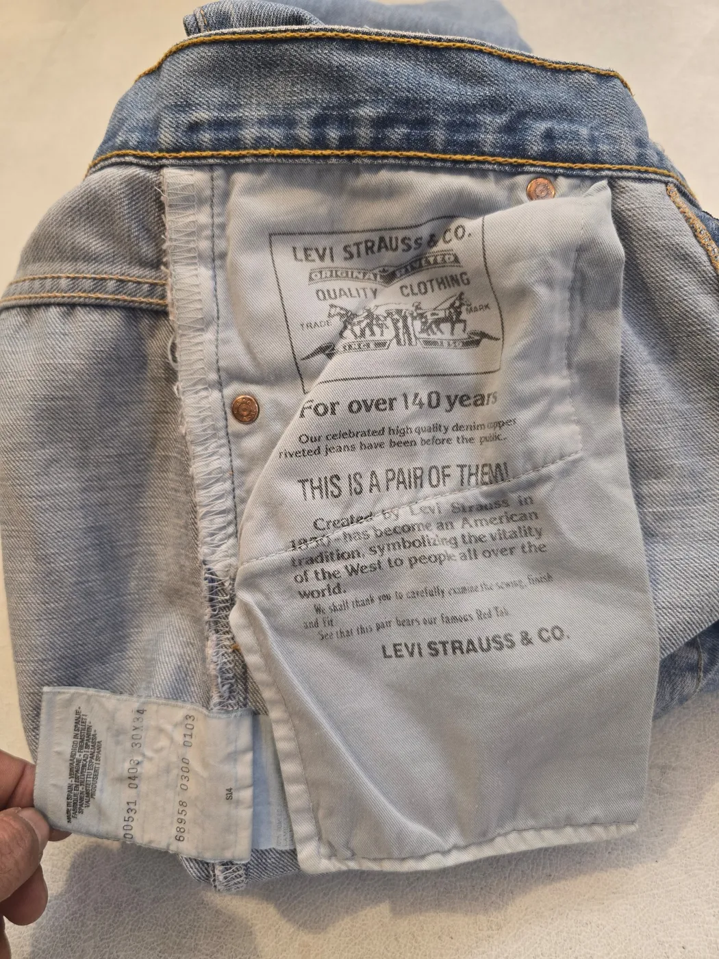 بنطرون جينز من شركة Levis - صورة 4