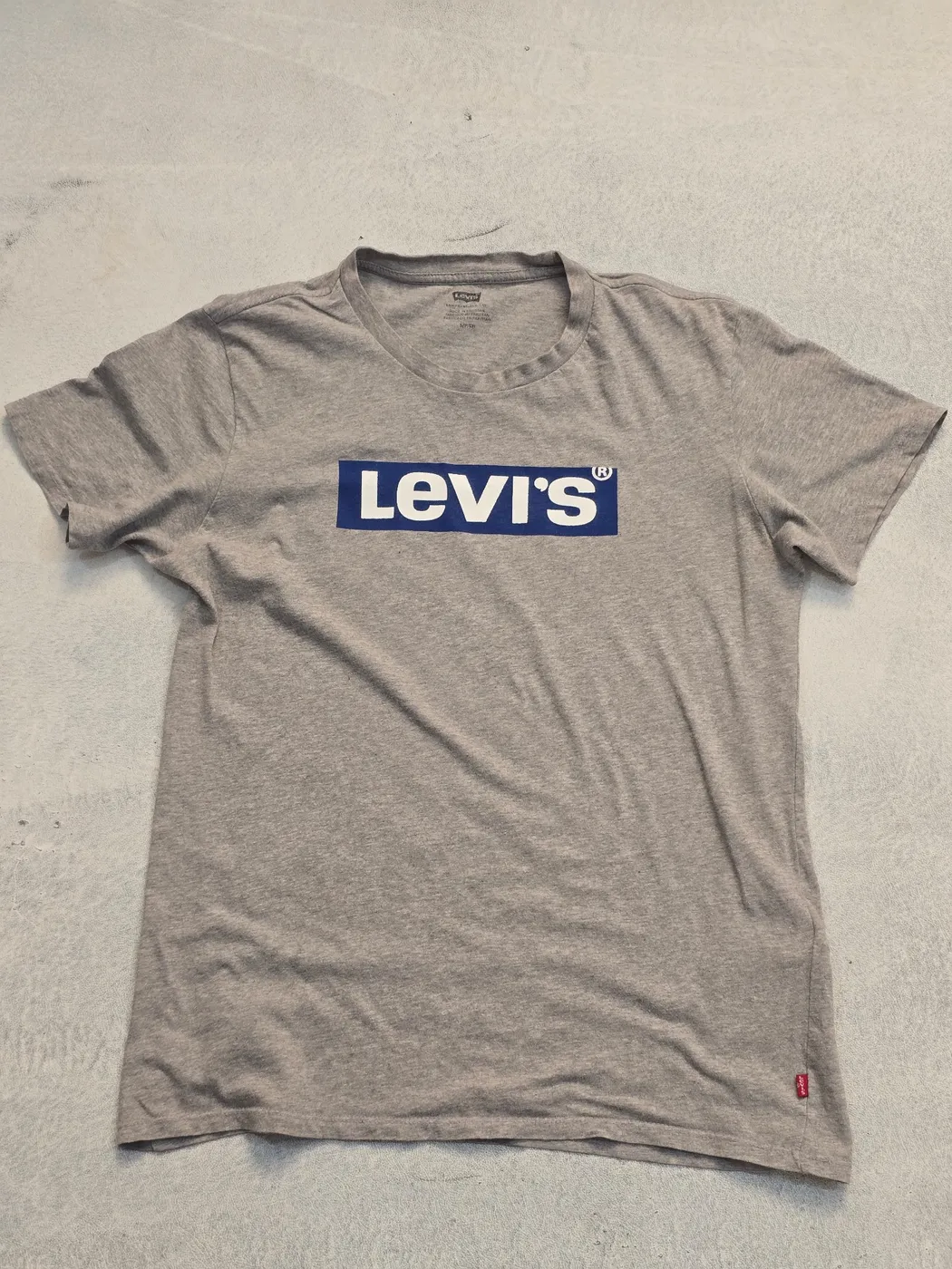 تيشيرت ليفايز بشعار | Levi's Logo T-Shirt
