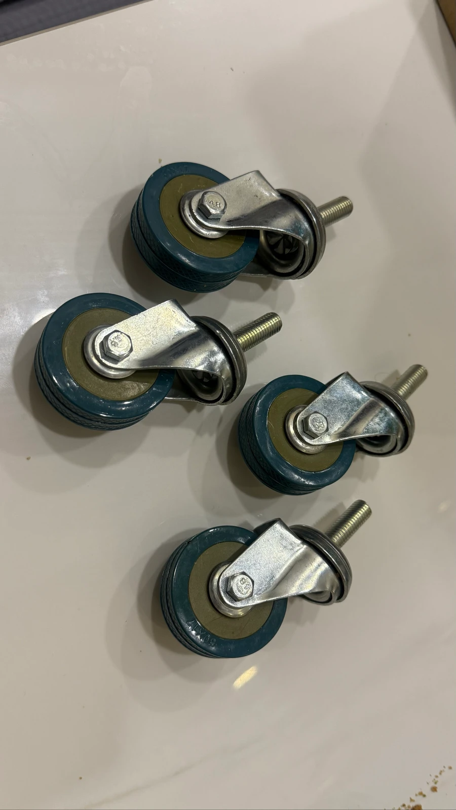 عجلات دوارة للأثاث (4 قطع) | Swivel Caster Wheels (4 Pcs)