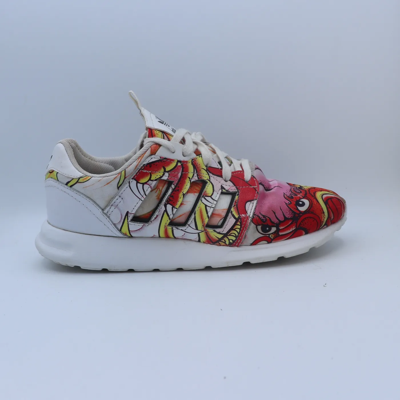 حذاء رياضي أديداس بنقشة تنين | Adidas Dragon Print Sneaker