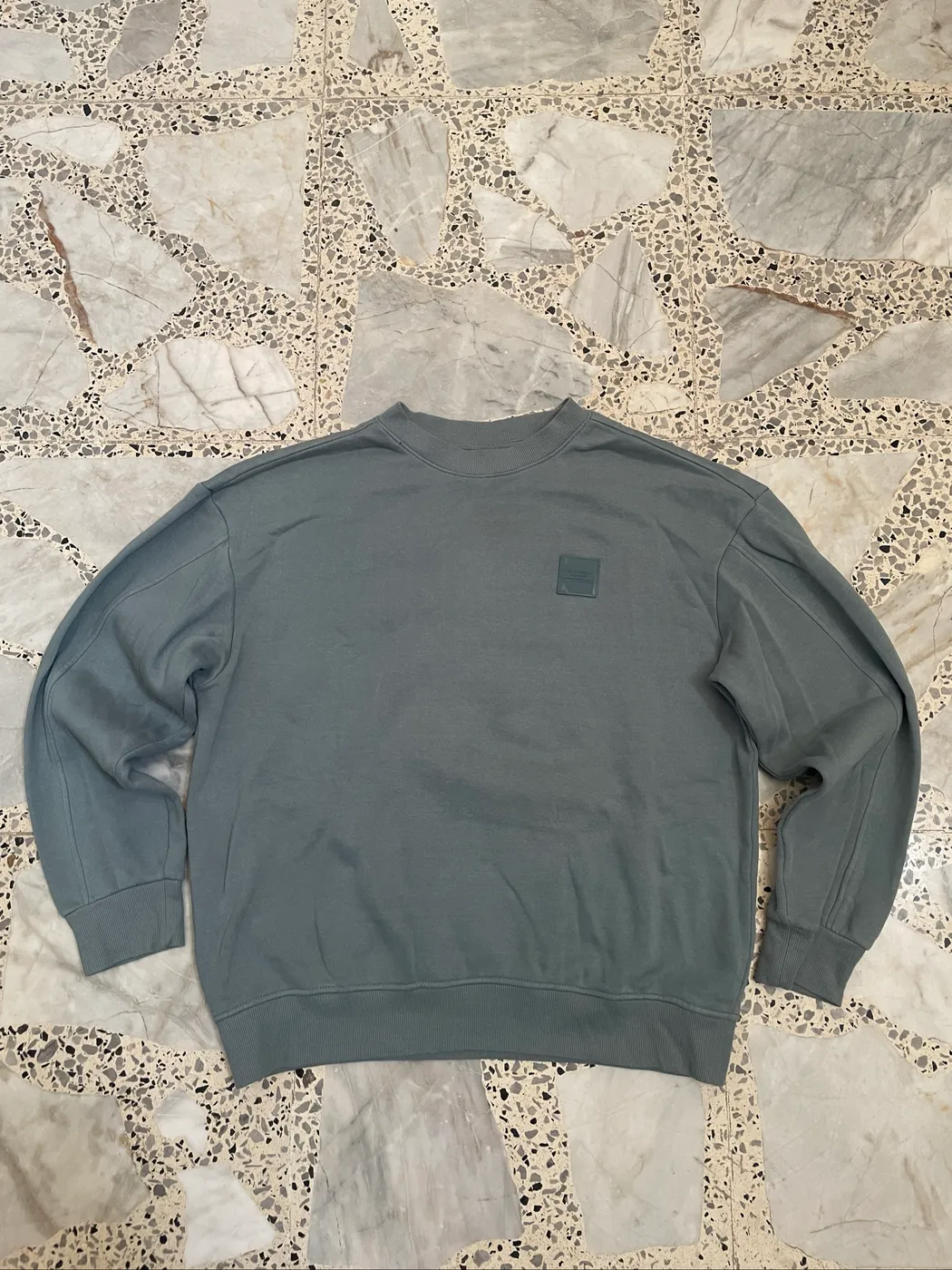 بلوز من ماركة H&M
