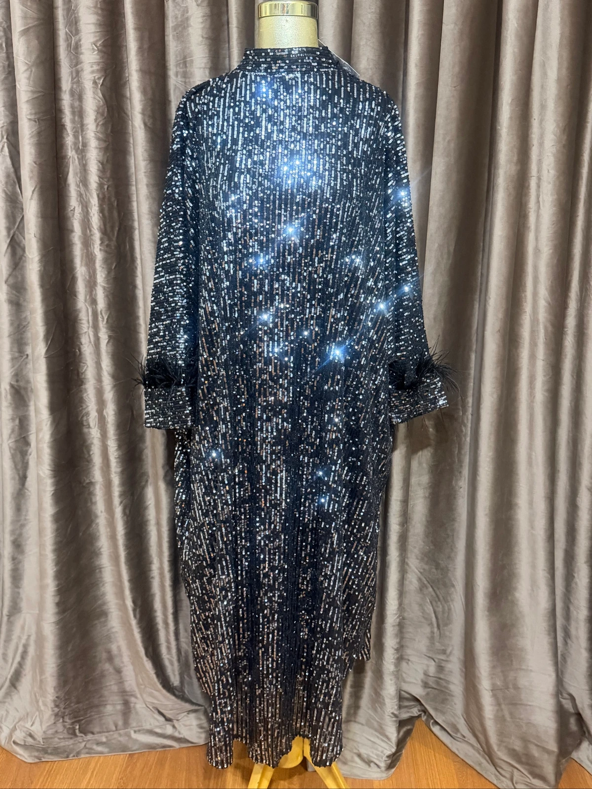 فستان سهرة ترتر مع ريش | Sequin Evening Dress with Feathers