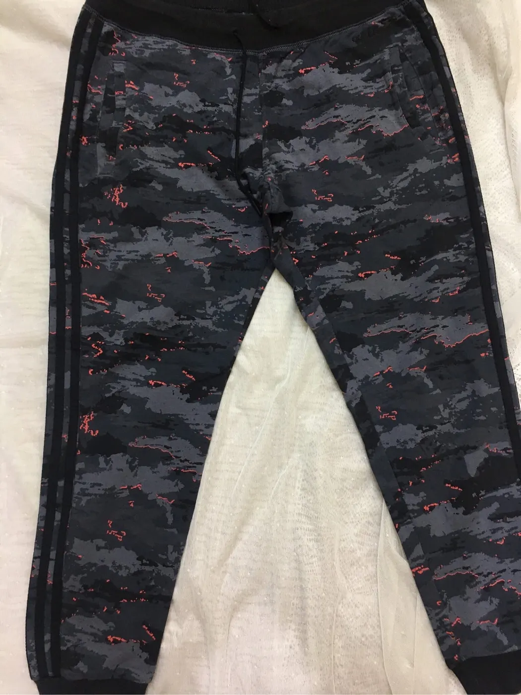 بنطرون رياضي أديداس مموه | Adidas Camo Sweatpants