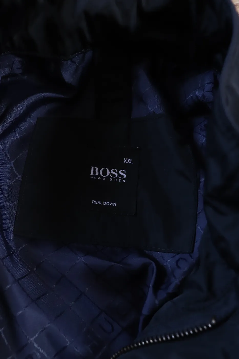 قمصلة BOSS شتوية مقاس XXL - صورة 2