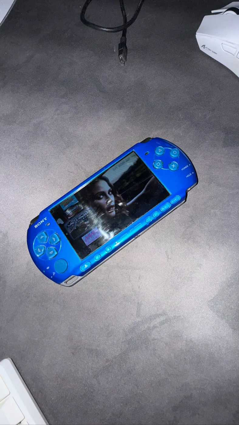 psp 3000 - صورة 5