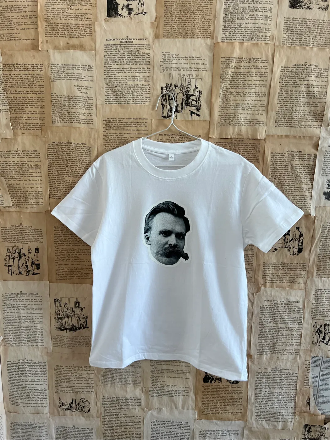 تيشيرت أبيض بطبعة نيتشه | White T-shirt with Nietzsche Print