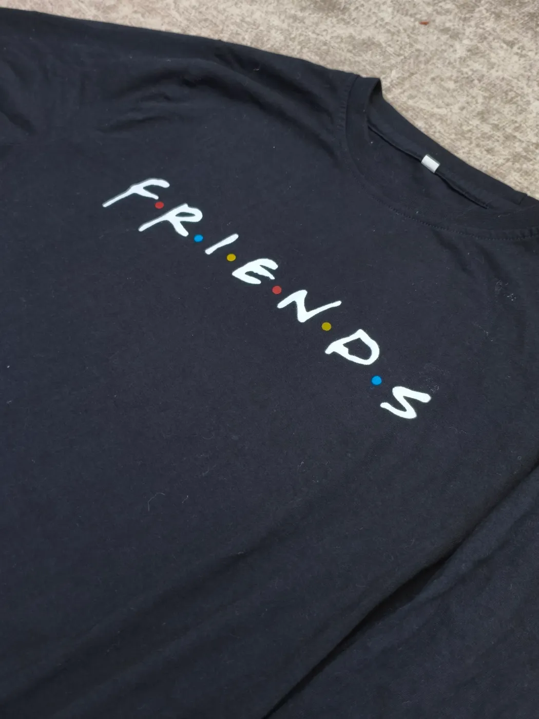 تيشيرت Friends أسود بأكمام طويلة - صورة 2