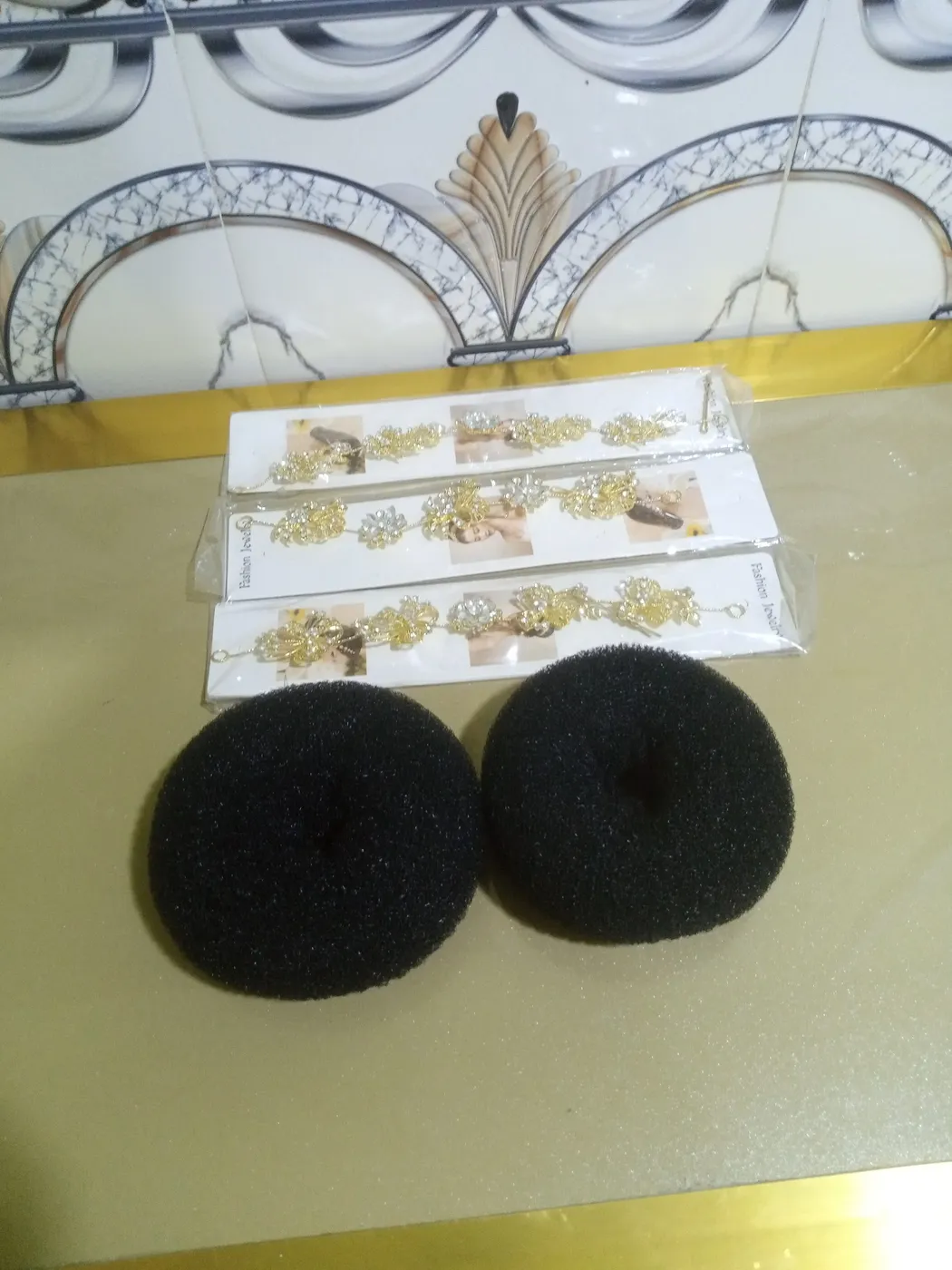 سفنجات تسريحه وسحبات للشعر كرستال مستخدمات مره وحده صالون