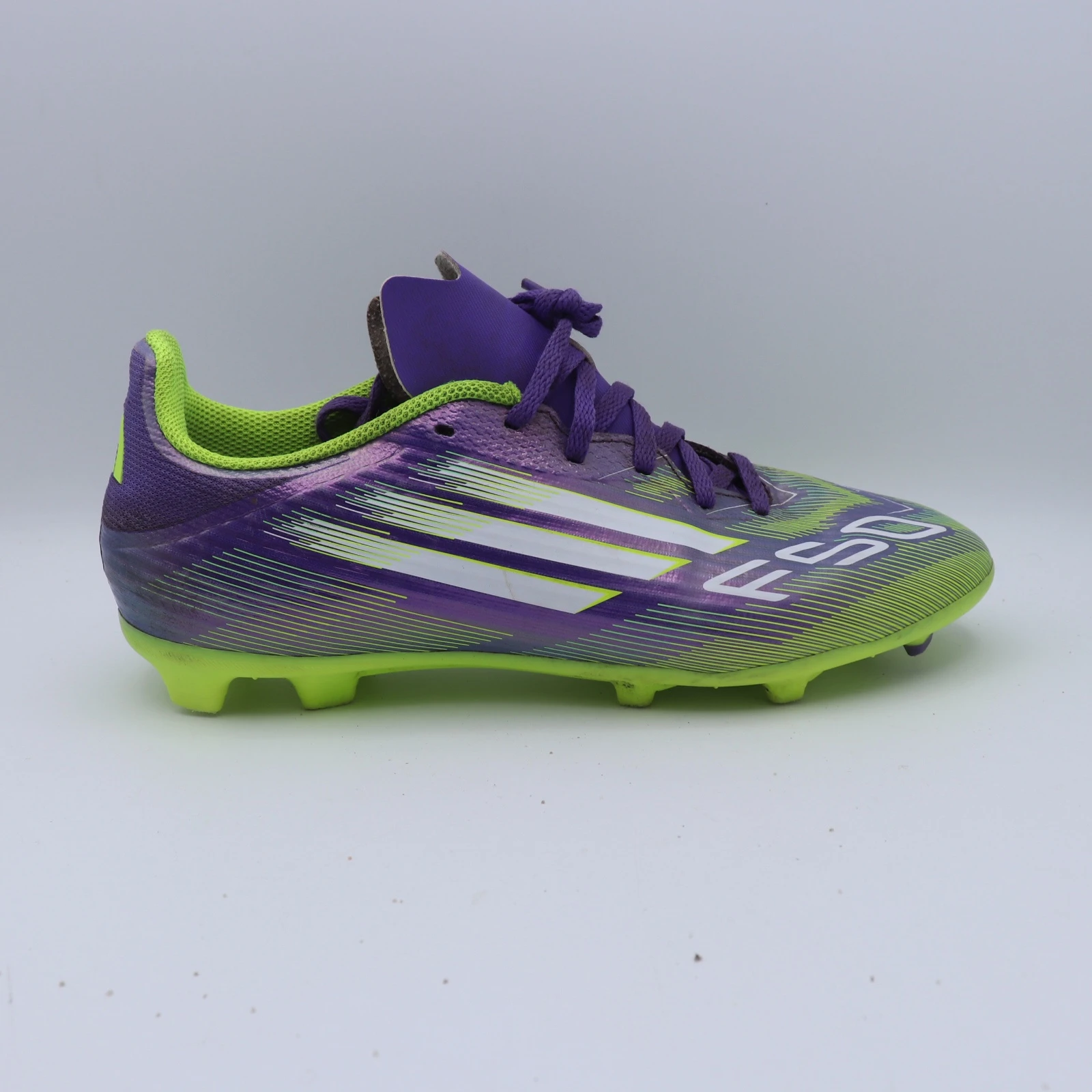 حذاء كرة قدم أديداس F50