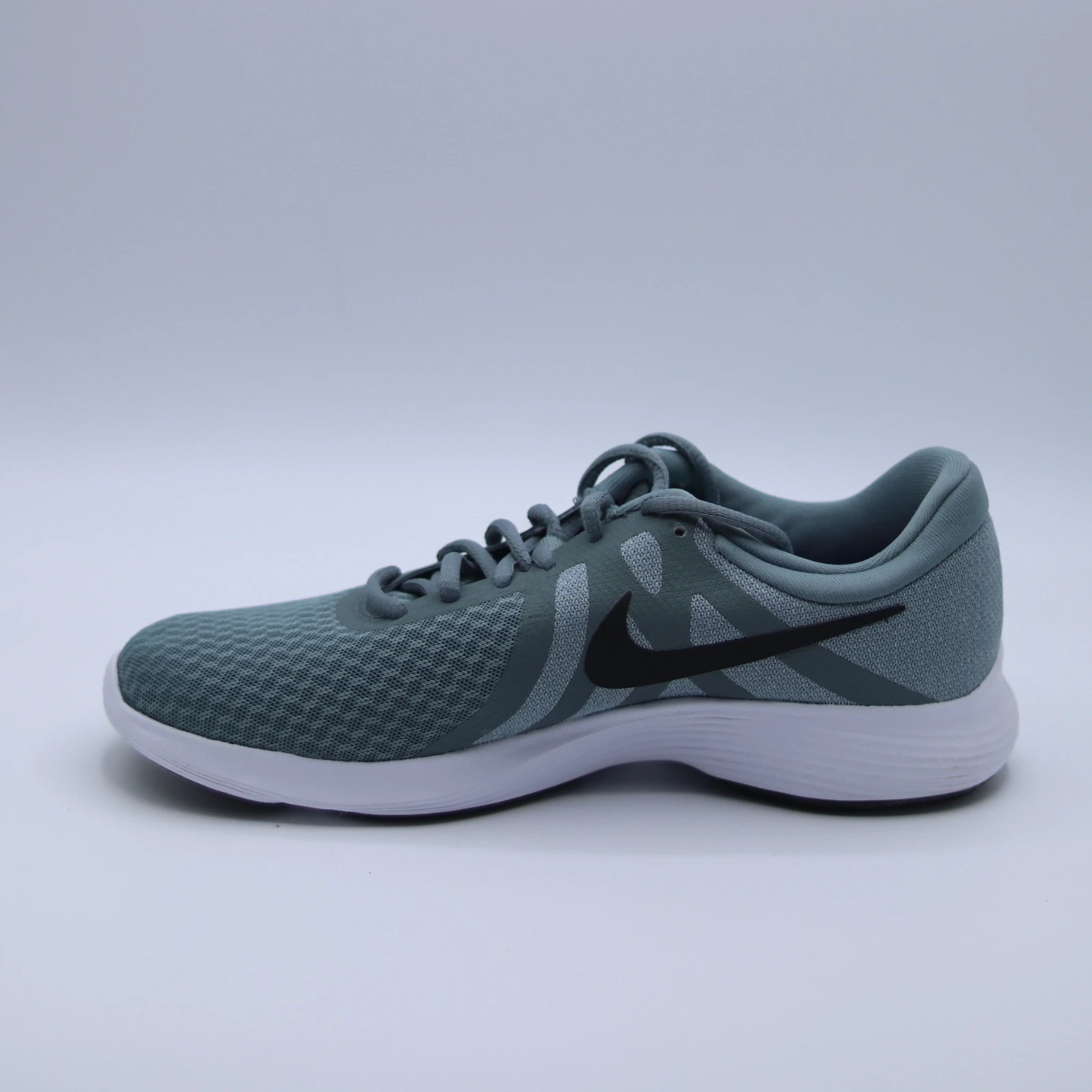 قياس ٣٩ حذاء نايكي رياضي | Nike Athletic Shoes