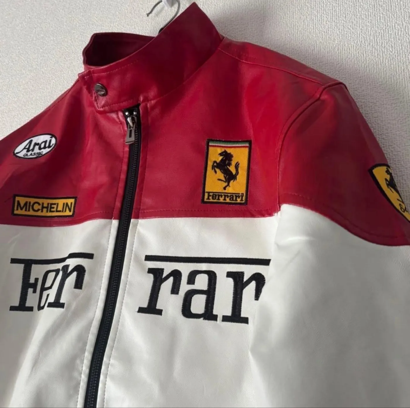 قمصلة جلد Ferrari ابيض - صورة 4